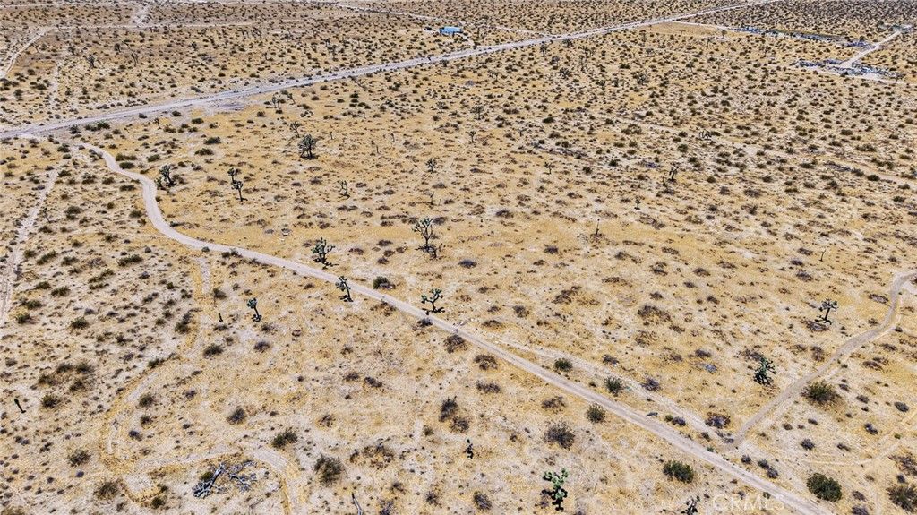 Image 11 of property listing at 18823 Richardson Road, Adelanto, CA 92301