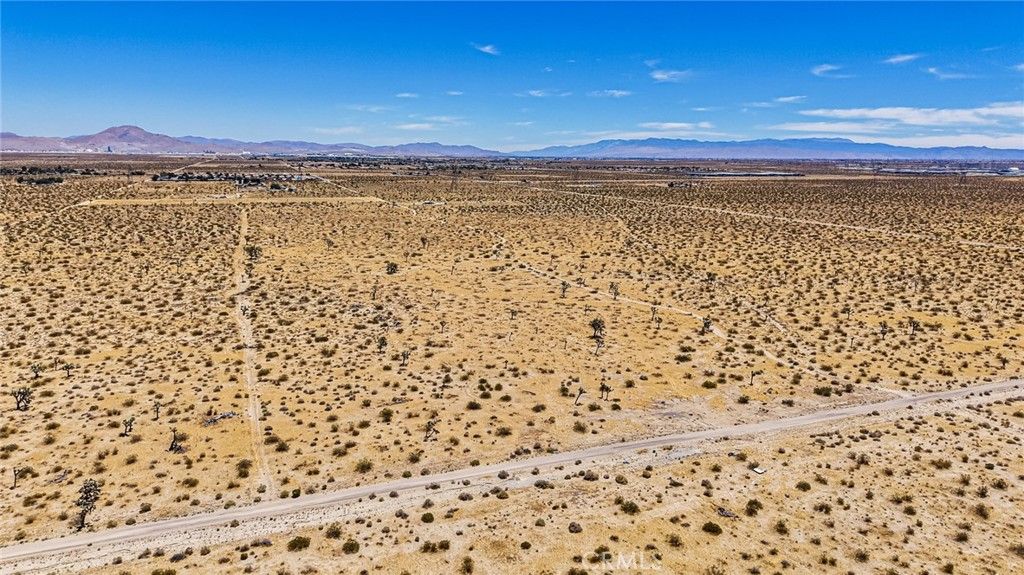 Image 21 of property listing at 18823 Richardson Road, Adelanto, CA 92301
