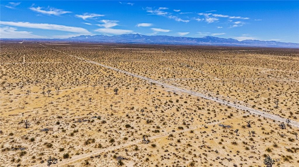 Image 4 of property listing at 18823 Richardson Road, Adelanto, CA 92301