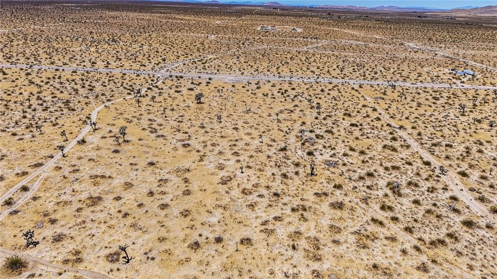 Image 6 of property listing at 18823 Richardson Road, Adelanto, CA 92301