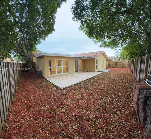 8915 NW 26th Ct, Coral Springs, FL 33065