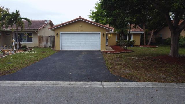 8915 NW 26th Ct, Coral Springs, FL 33065