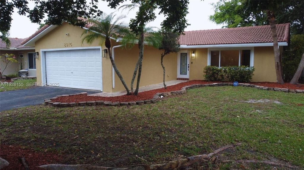 8915 NW 26th Ct, Coral Springs, FL 33065