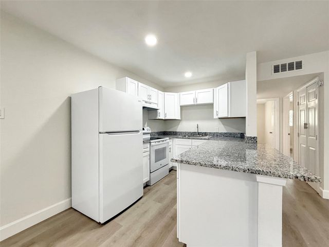 1016 E Walker Street 7, League City, TX 77573
