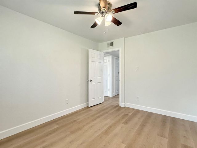 1016 E Walker Street 7, League City, TX 77573