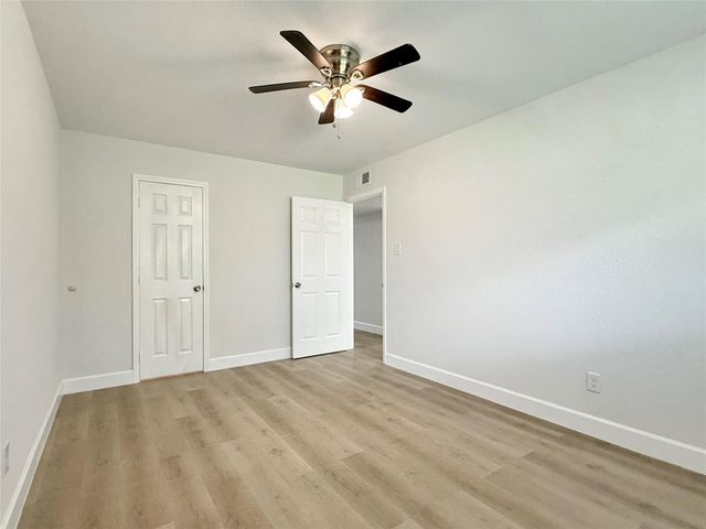 1016 E Walker Street 7, League City, TX 77573