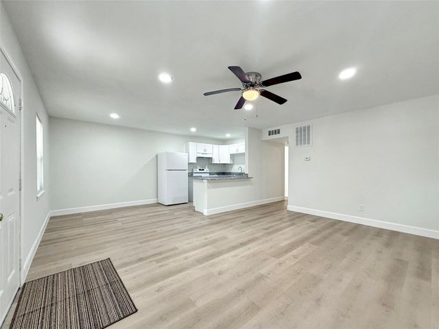 1016 E Walker Street 7, League City, TX 77573