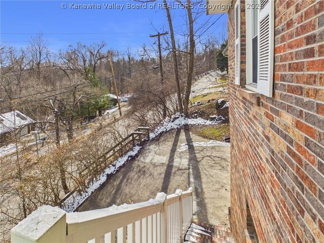 1200 Henry Road, South Charleston, WV 25303