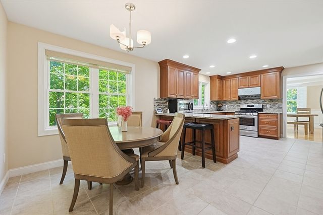 5 Courtney Ln, Andover, MA 01810