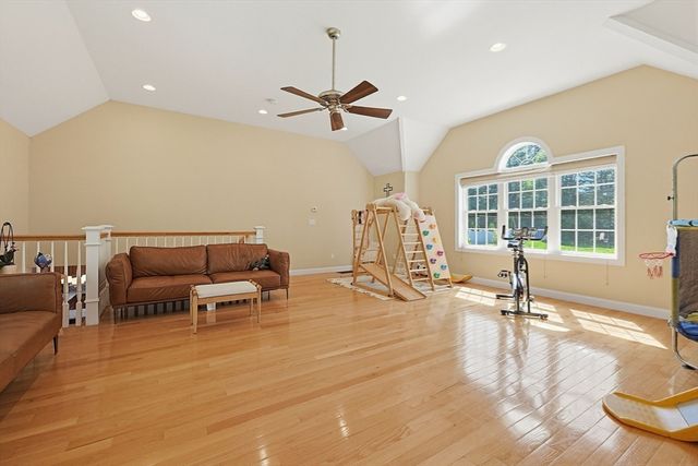 5 Courtney Ln, Andover, MA 01810