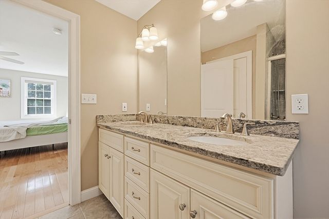 5 Courtney Ln, Andover, MA 01810