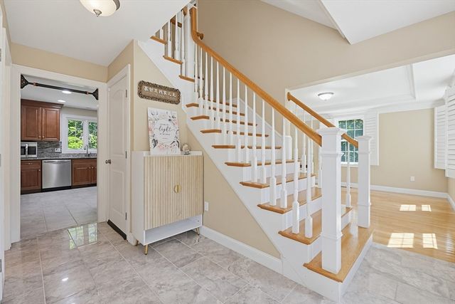 5 Courtney Ln, Andover, MA 01810