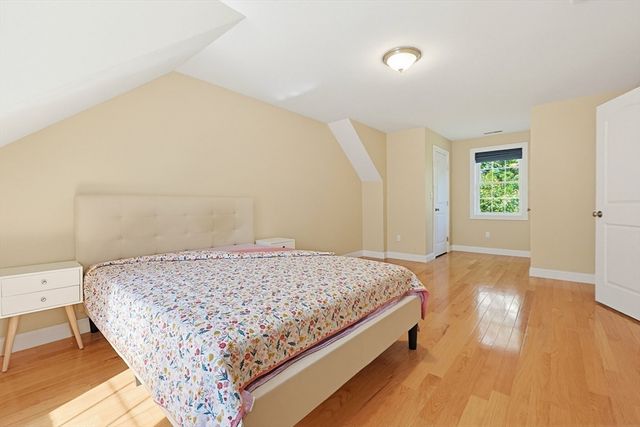 5 Courtney Ln, Andover, MA 01810
