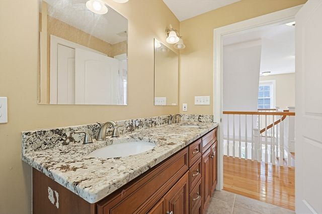 5 Courtney Ln, Andover, MA 01810