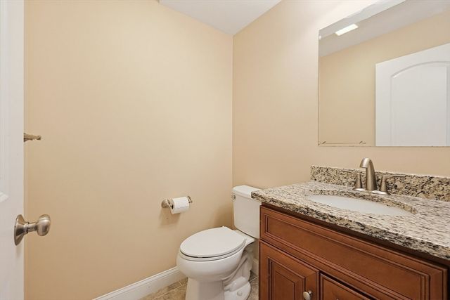 5 Courtney Ln, Andover, MA 01810