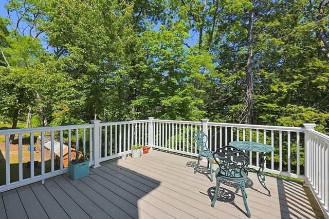 5 Courtney Ln, Andover, MA 01810
