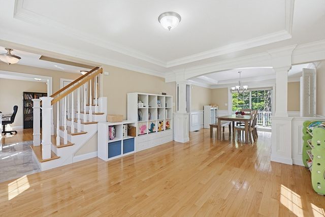 5 Courtney Ln, Andover, MA 01810