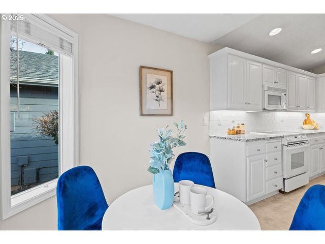 374 CIMARRON Ct Se, Salem, OR 97306