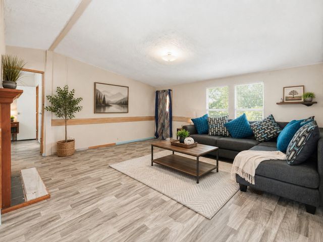 910 County Road 3556, Cleveland, TX 77327