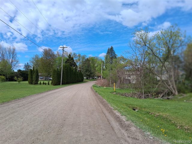 8285 Pilgrim, Washington Township, MI 48094