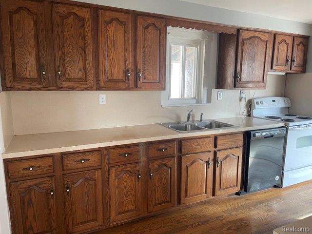 8285 Pilgrim, Washington Township, MI 48094