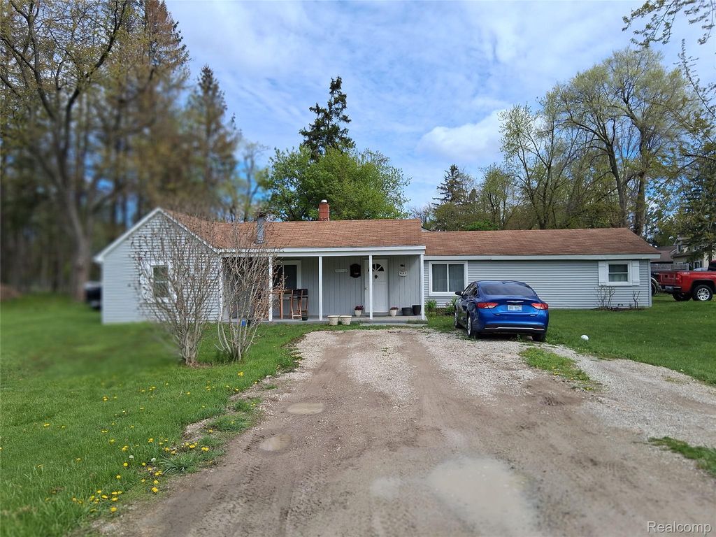 8285 Pilgrim, Washington Township, MI 48094