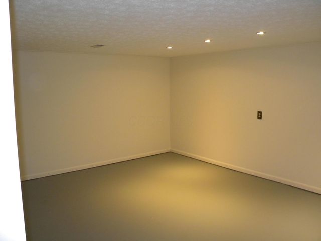 501 Clairbrook Avenue, JG8, Columbus, OH 43228