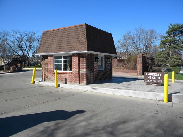 501 Clairbrook Avenue, JG8, Columbus, OH 43228