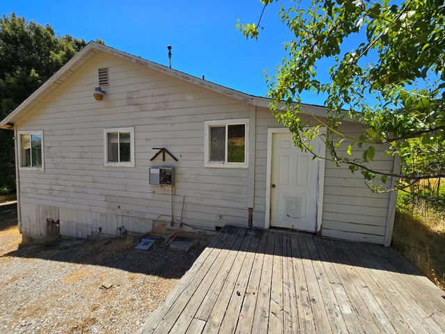 80000 & 80010 Ebert Lane, Garberville, CA 95542