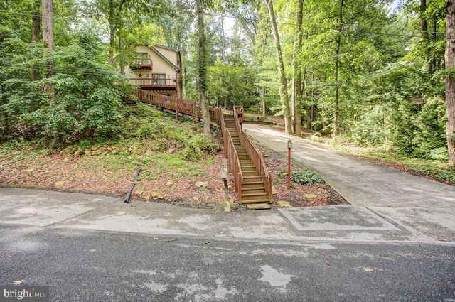 8140 MICHAUX DRIVE, Fayetteville, PA 17222