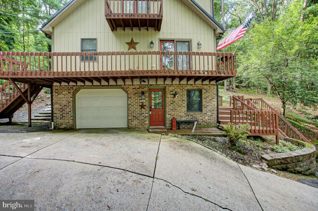 8140 MICHAUX DRIVE, Fayetteville, PA 17222