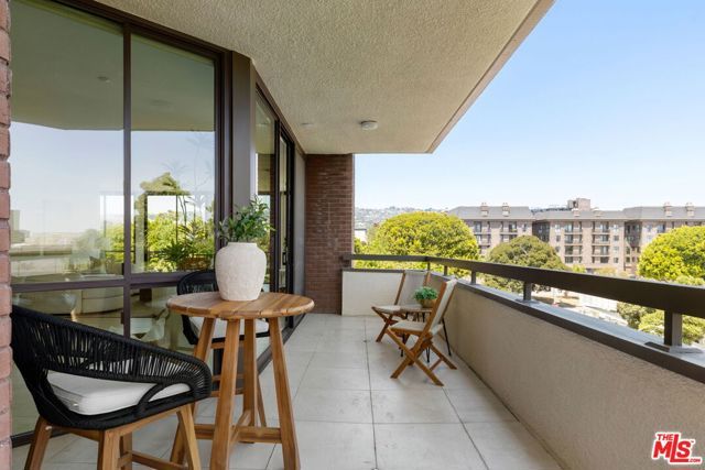 300 N Swall Drive 307, Beverly Hills, CA 90211