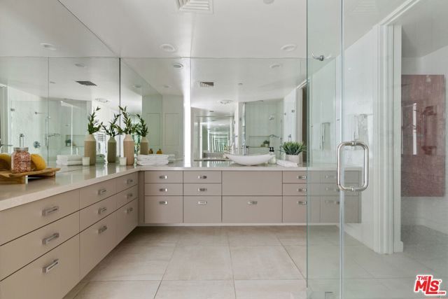 300 N Swall Drive 307, Beverly Hills, CA 90211