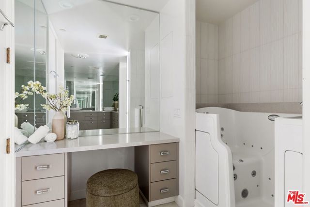 300 N Swall Drive 307, Beverly Hills, CA 90211