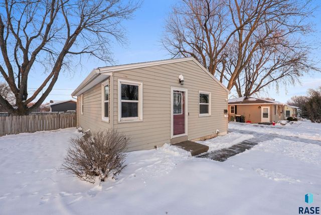 3300 E 15th St Street, Sioux Falls, SD 57103