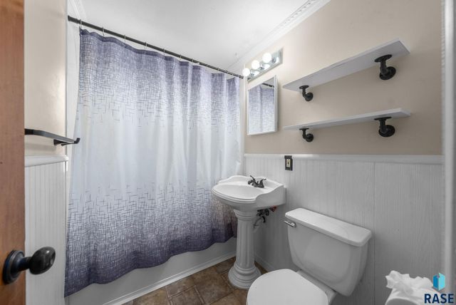 3300 E 15th St Street, Sioux Falls, SD 57103