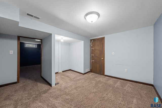 3300 E 15th St Street, Sioux Falls, SD 57103