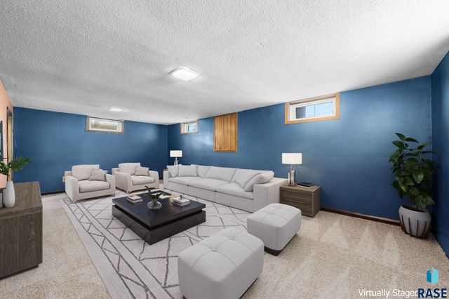 3300 E 15th St Street, Sioux Falls, SD 57103