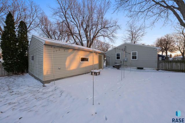 3300 E 15th St Street, Sioux Falls, SD 57103