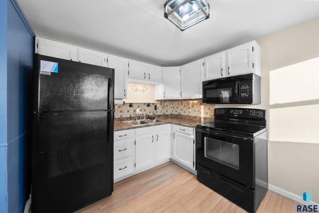 3300 E 15th St Street, Sioux Falls, SD 57103