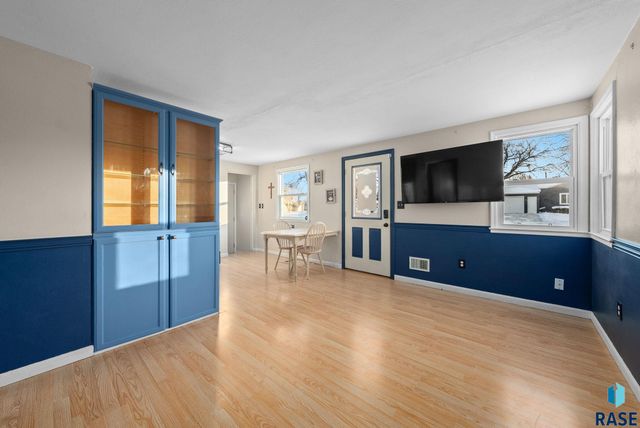 3300 E 15th St Street, Sioux Falls, SD 57103