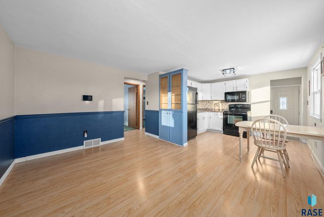 3300 E 15th St Street, Sioux Falls, SD 57103