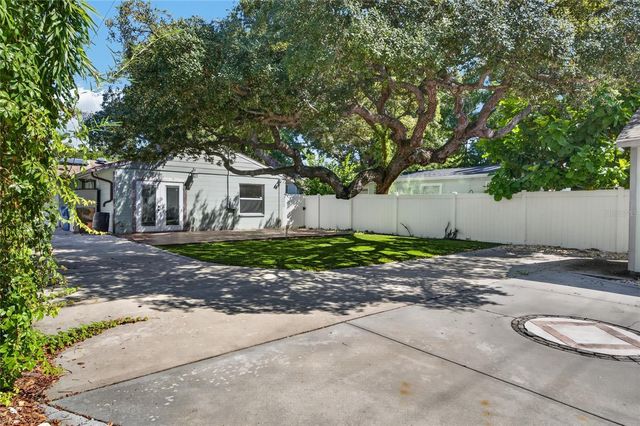 2138 7TH AVENUE N, St Petersburg, FL 33713