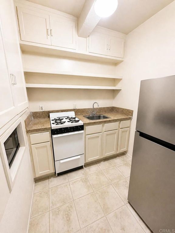 Image 15 of property listing at 3211 Menlo, San Diego, CA 92105