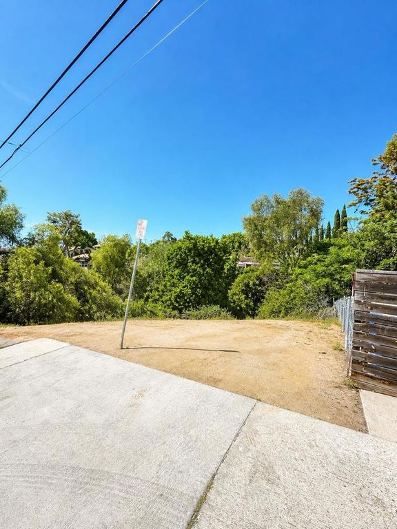 Image 17 of property listing at 3211 Menlo, San Diego, CA 92105