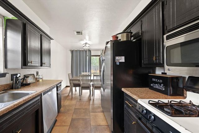 601 SW 27th Street, Moore, OK 73160