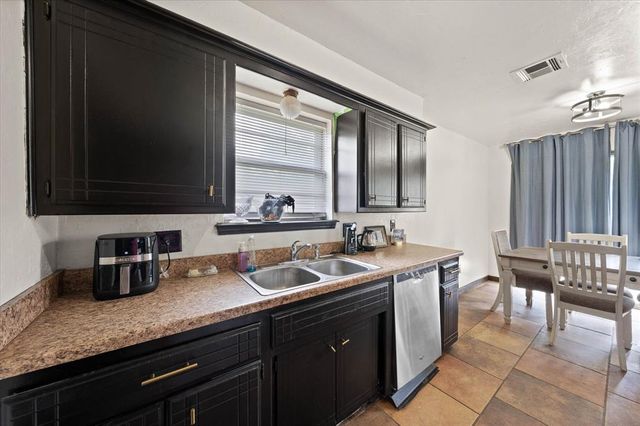 601 SW 27th Street, Moore, OK 73160