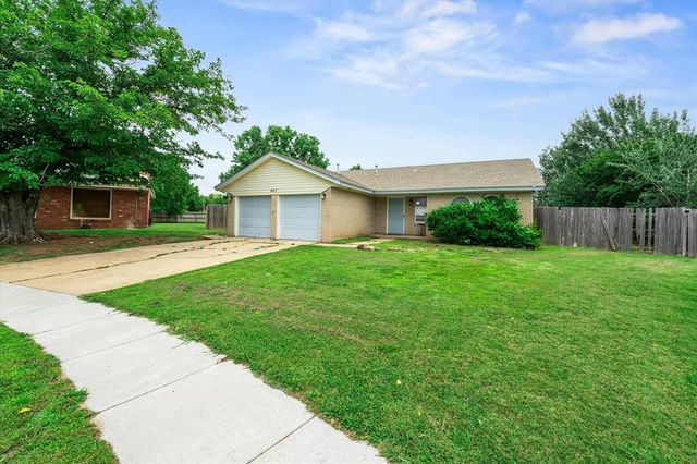 601 SW 27th Street, Moore, OK 73160