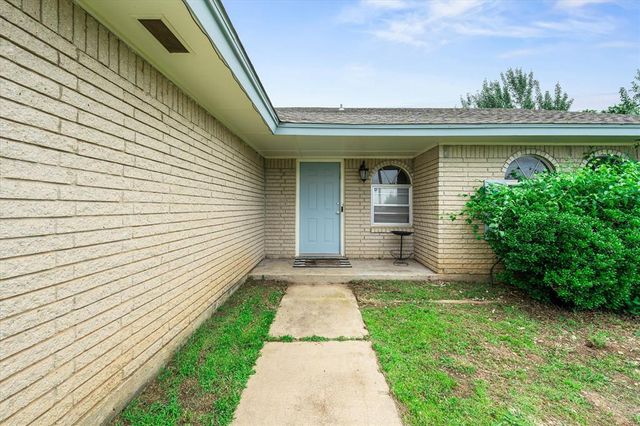 601 SW 27th Street, Moore, OK 73160
