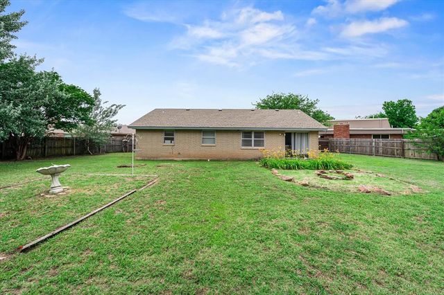 601 SW 27th Street, Moore, OK 73160